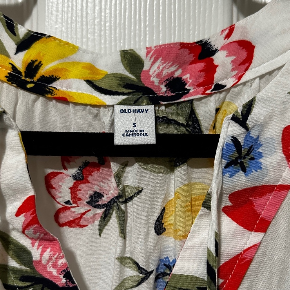 Old Navy White Sleeveless Floral Tie-Neck Blouse - Picture 2 of 4